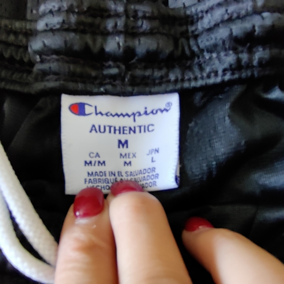 Shorts - Picture 2 of 3